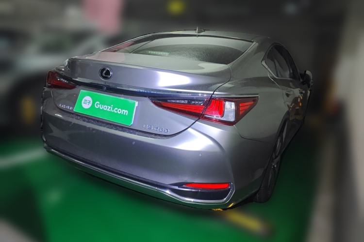 Used Lexus ES 2020 260 Excellence Edition Rear Right 45 Deg