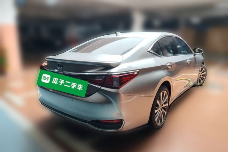 Used Lexus ES 2020 300h Deluxe Edition Rear Right 45 Deg