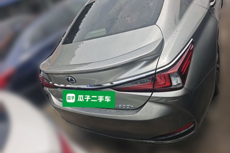 Used Lexus ES 2020 300h Deluxe Edition Rear