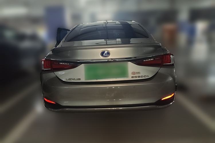Used Lexus ES  Rear