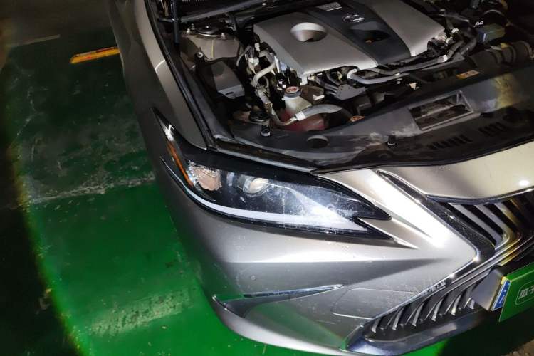 Used Lexus ES 2020 300h Premier Edition Right Front Headlight