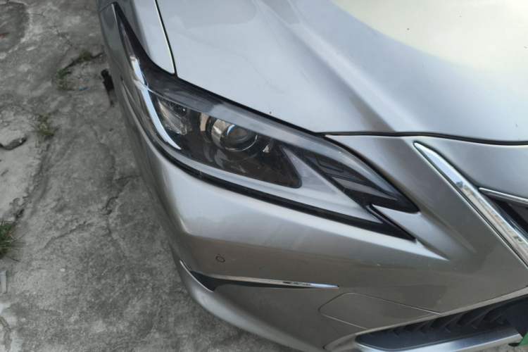 Used Lexus ES 2020 300h Premier Edition Right Front Headlight
