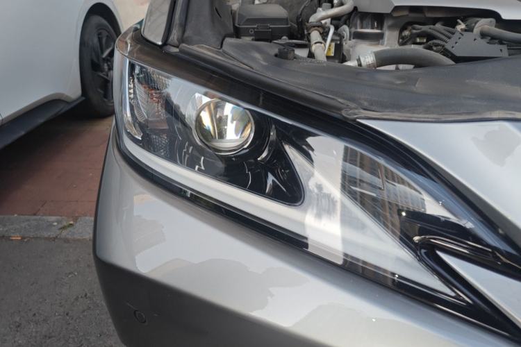 Used Lexus ES 2020 300h Premier Edition Right Front Headlight
