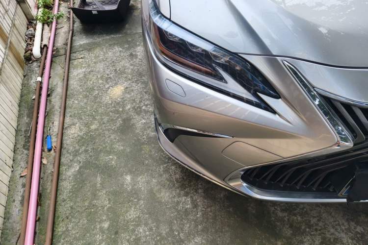 Used Lexus ES 2020 300h Deluxe Edition Right Front Headlight