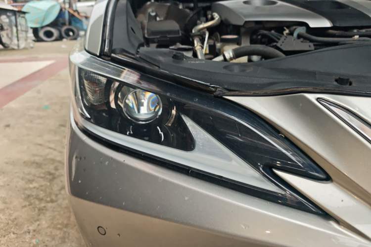 Used Lexus ES 2020 300h Premier Edition Right Front Headlight