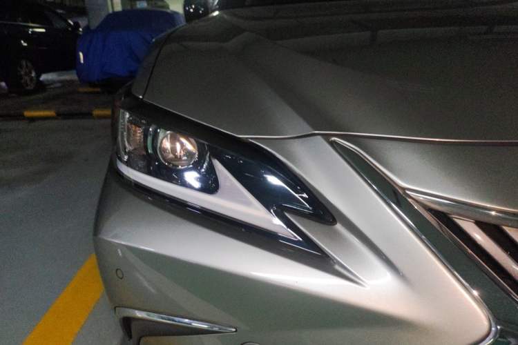 Used Lexus ES 2020 300h Premier Edition Right Front Headlight