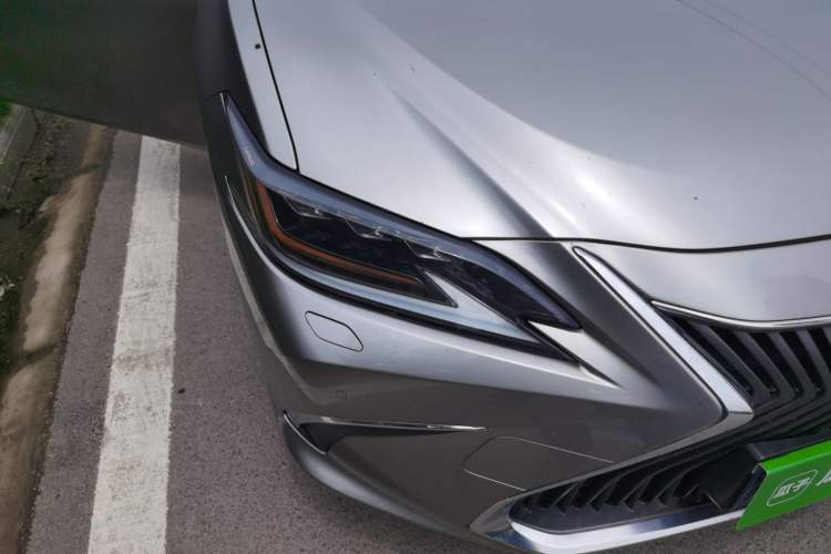Used Lexus ES 2020 300h Deluxe Edition Right Front Headlight