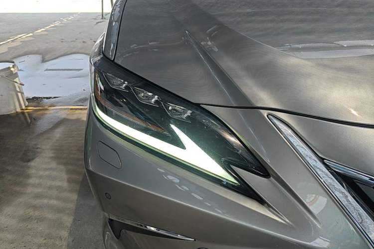 Used Lexus ES 2020 300h Premium Edition Right Front Headlight