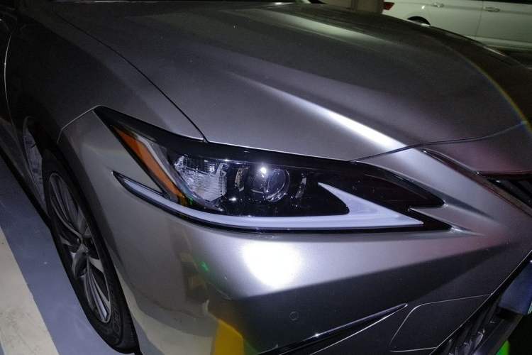 Used Lexus ES 2020 300h Premier Edition Right Front Headlight