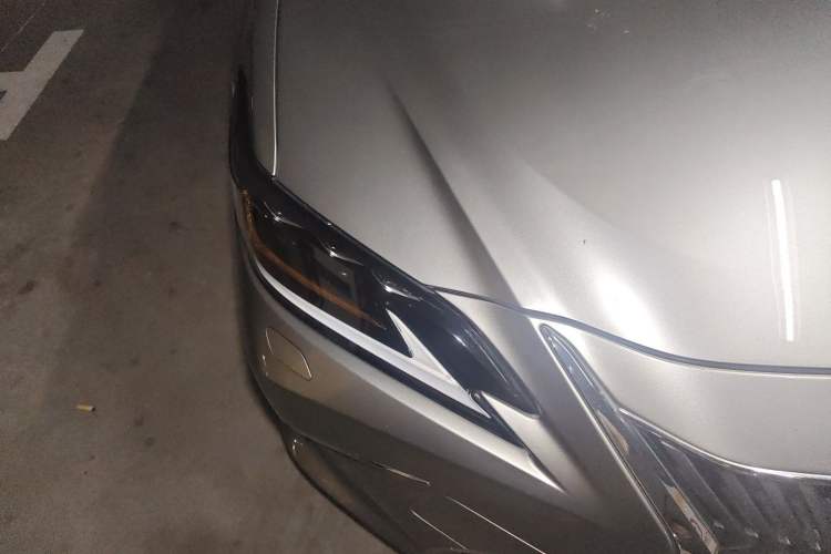 Used Lexus ES 2020 300h Deluxe Edition Right Front Headlight
