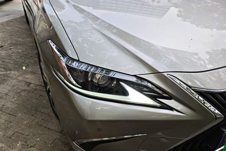 Used Lexus ES 2020 300h Premier Edition Right Front Headlight