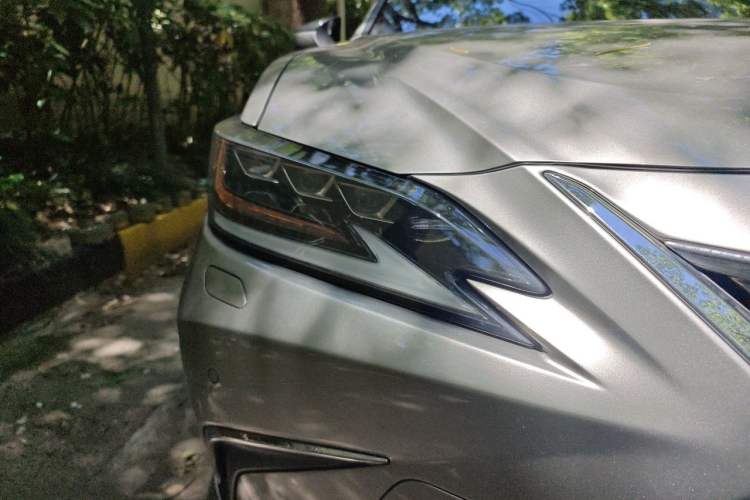 Used Lexus ES 2020 300h Executive Edition Right Front Headlight