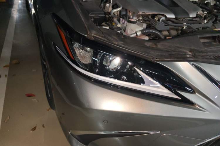 Used Lexus ES 2020 300h Premier Edition Right Front Headlight