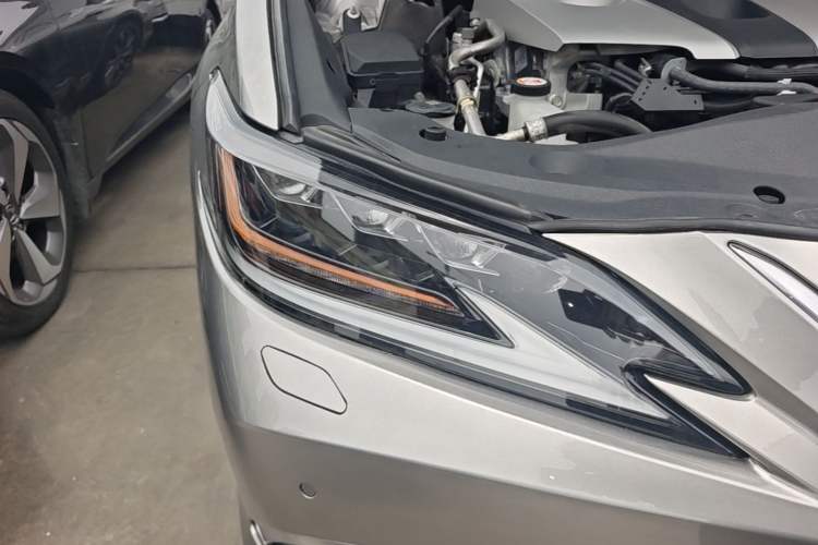 Used Lexus ES 2020 300h Deluxe Edition Right Front Headlight