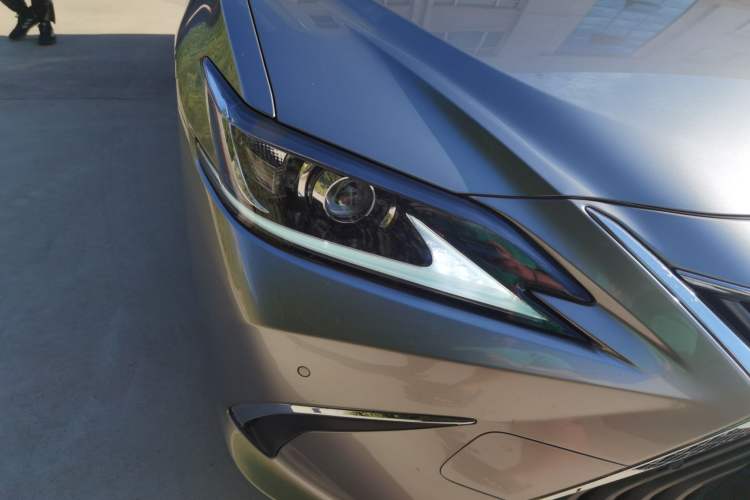 Used Lexus ES 2020 200 Excellence Edition Right Front Headlight
