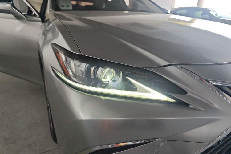 Used Lexus ES 2020 200 Excellence Edition Right Front Headlight