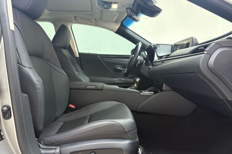 Used Lexus ES 2020 200 Excellence Edition Right Front Seat