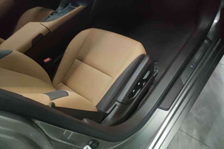 Used Lexus ES 2020 300h Premier Edition Right Front Seat
