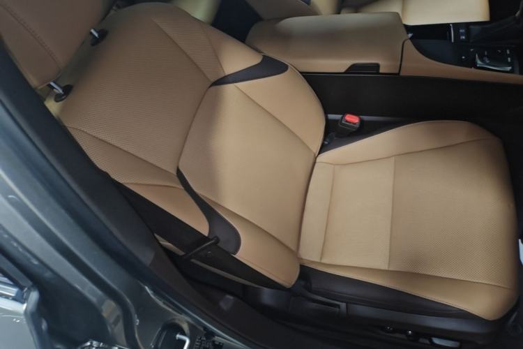Used Lexus ES 2020 300h Premier Edition Right Front Seat