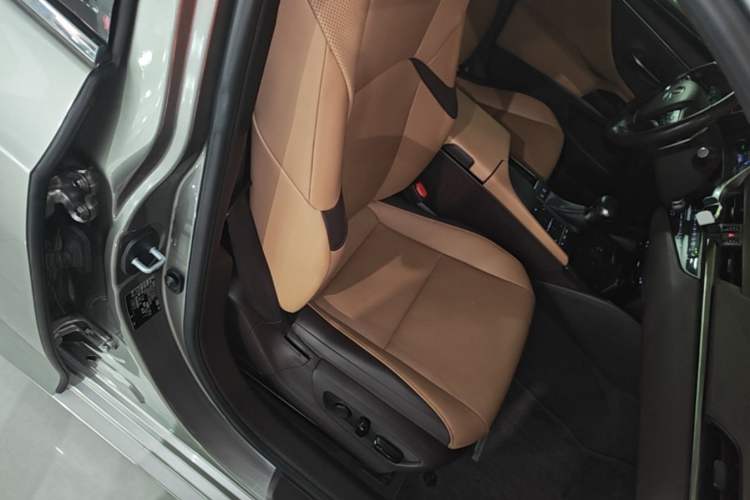 Used Lexus ES 2020 200 Excellence Edition Right Front Seat