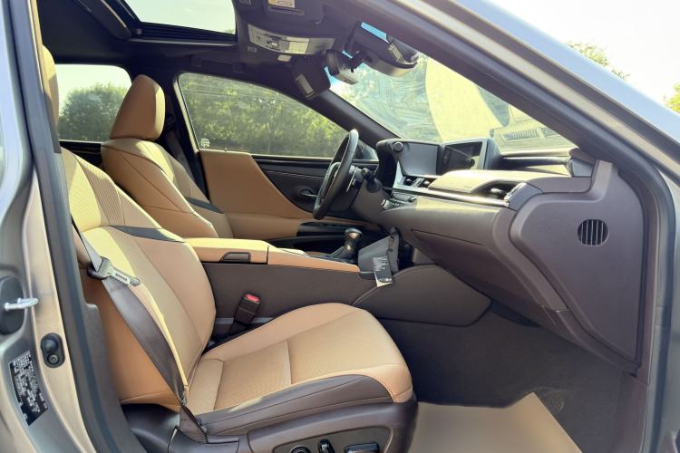 Used Lexus ES 2020 200 Excellence Edition Right Front Seat