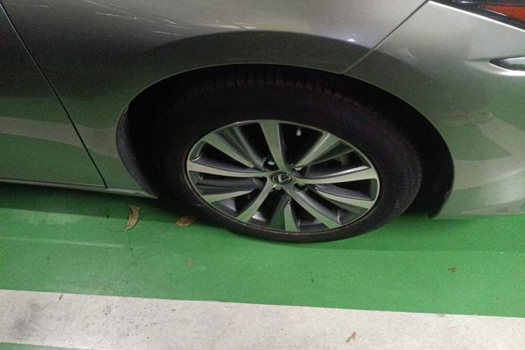 Used Lexus ES 2020 300h Premier Edition Right Front Wheel Hub