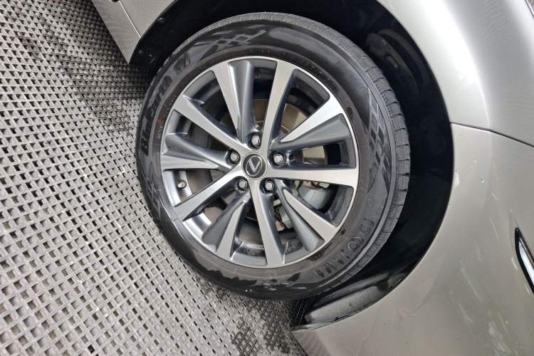 Used Lexus ES 2020 200 Luxury Edition Right Front Wheel Hub