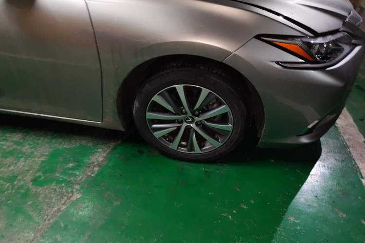 Used Lexus ES 2020 300h Premier Edition Right Front Wheel Hub