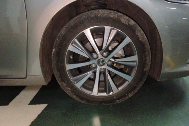 Used Lexus ES 2020 260 Excellence Edition Right Front Wheel Hub