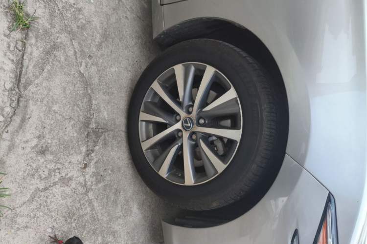 Used Lexus ES 2020 300h Premier Edition Right Front Wheel Hub