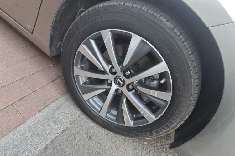 Used Lexus ES 2020 300h Premier Edition Right Front Wheel Hub