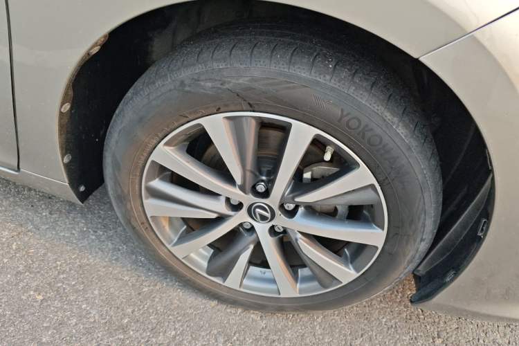 Used Lexus ES 2020 200 Excellence Edition Right Front Wheel Hub