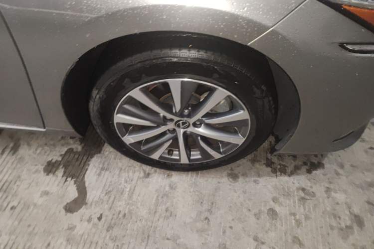 Used Lexus ES 2020 200 Excellence Edition Right Front Wheel Hub