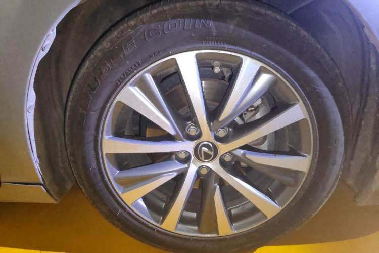 Used Lexus ES 2020 300h Premier Edition Right Front Wheel Hub