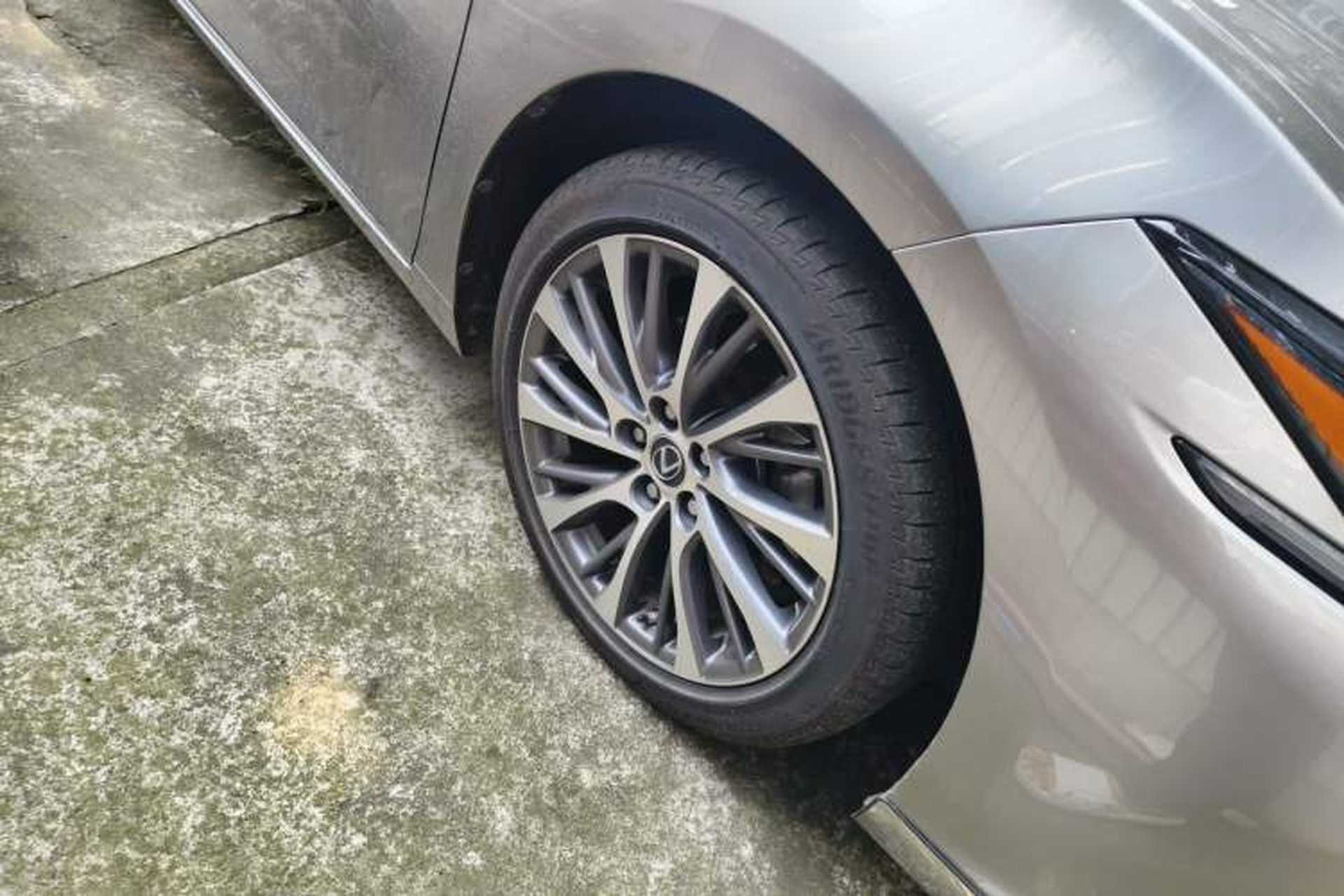 Used Lexus ES 2020 300h Deluxe Edition Right Front Wheel Hub
