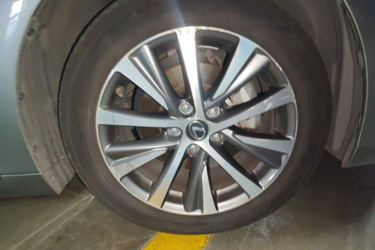 Used Lexus ES 2020 200 Excellence Edition Right Front Wheel Hub