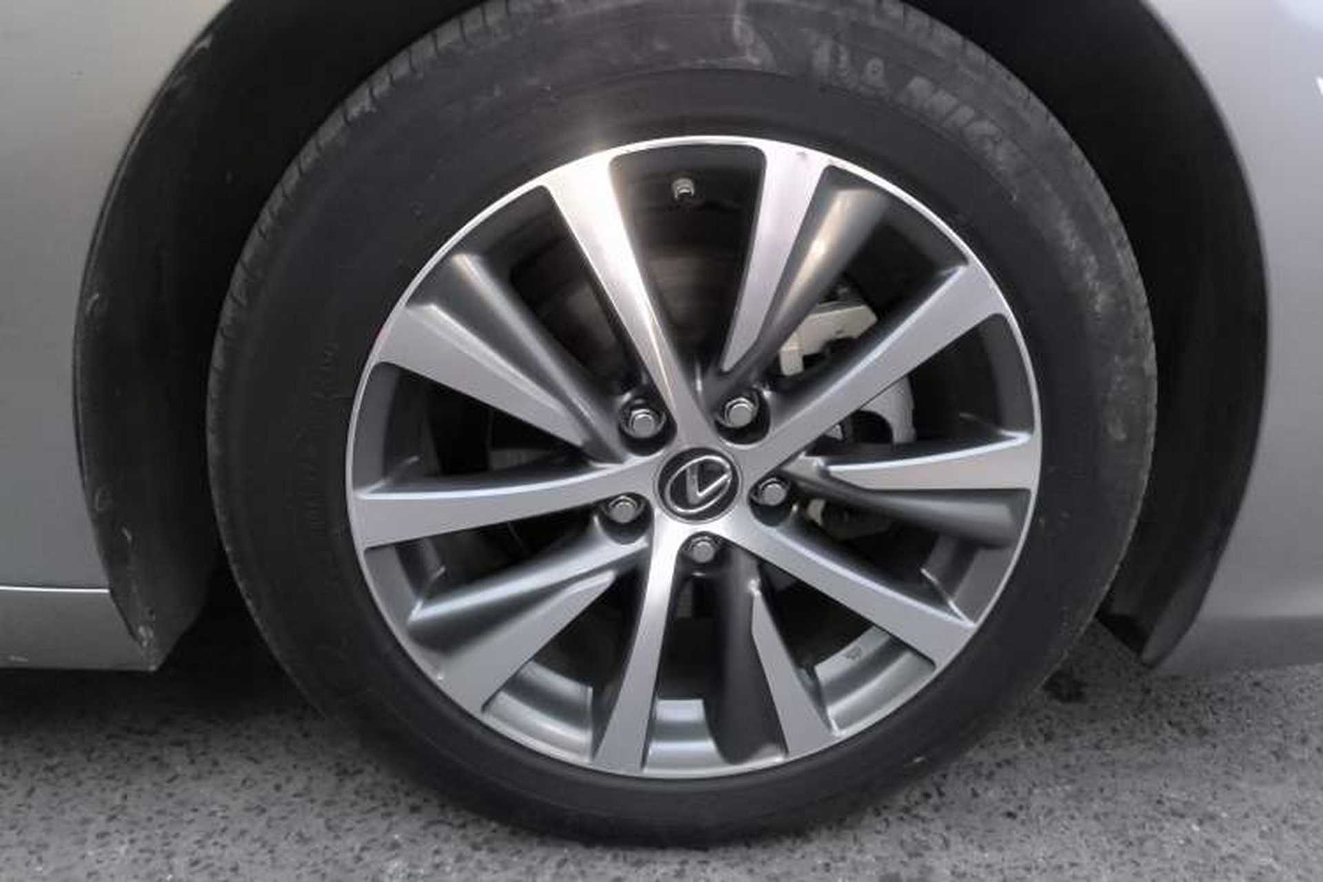 Used Lexus ES 2020 200 Excellence Edition Right Front Wheel Hub