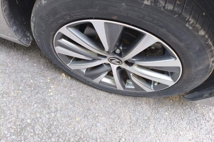 Used Lexus ES 2020 200 Excellence Edition Right Front Wheel Hub