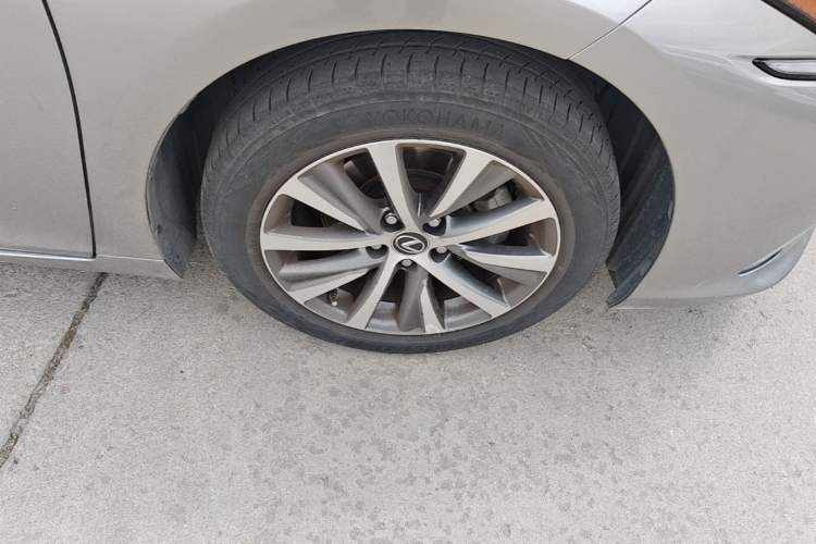 Used Lexus ES 2020 200 Excellence Edition Right Front Wheel Hub