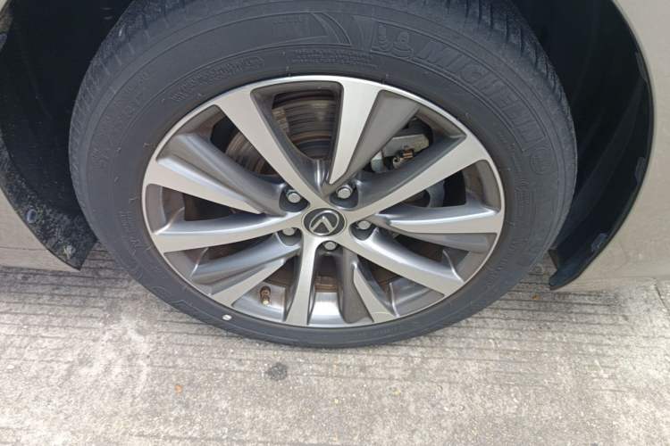 Used Lexus ES 2020 200 Excellence Edition Right Front Wheel Hub