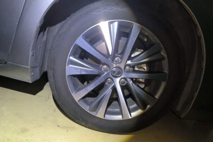 Used Lexus ES 2020 200 Excellence Edition Right Front Wheel Hub