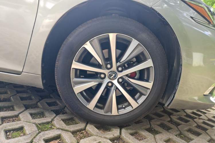 Used Lexus ES 2020 200 Excellence Edition Right Front Wheel Hub