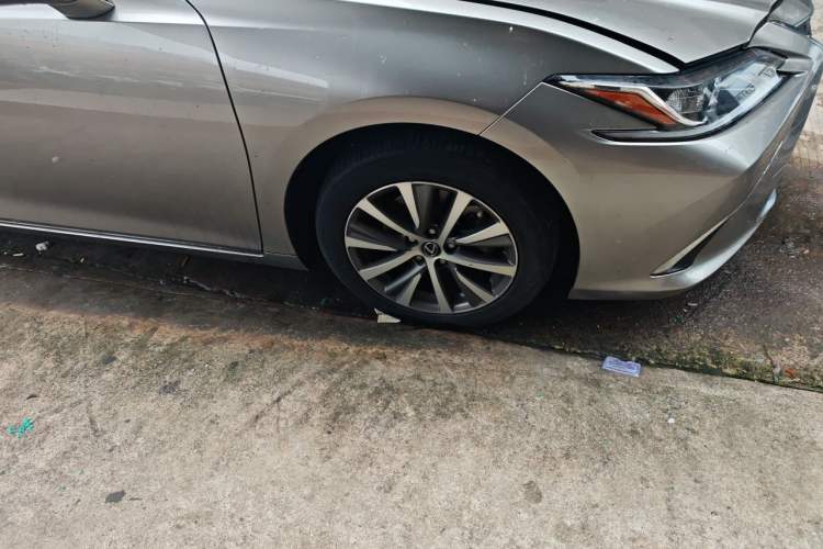 Used Lexus ES 2020 300h Premier Edition Right Front Wheel Hub