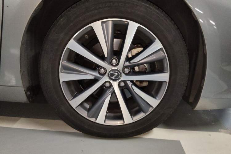 Used Lexus ES 2020 300h Premier Edition Right Front Wheel Hub