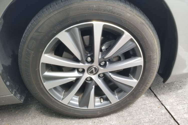 Used Lexus ES 2020 200 Excellence Edition Right Front Wheel Hub