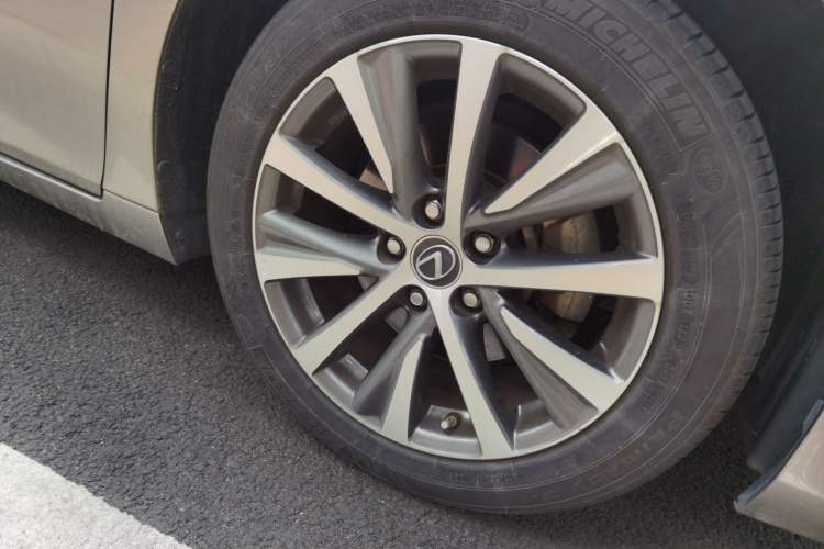 Used Lexus ES 2020 200 Excellence Edition Right Front Wheel Hub