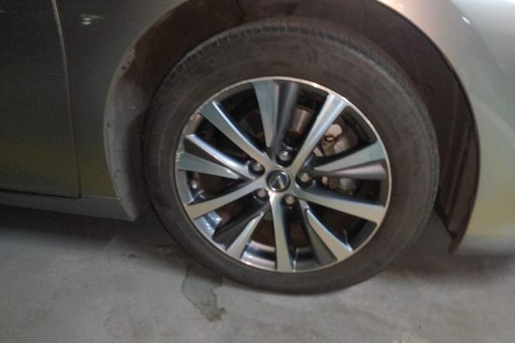Used Lexus ES 2020 300h Premier Edition Right Front Wheel Hub