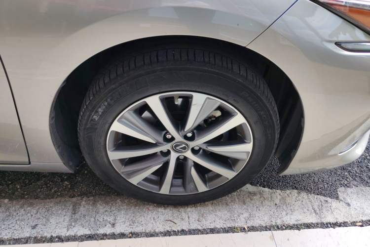 Used Lexus ES 2020 200 Excellence Edition Right Front Wheel Hub
