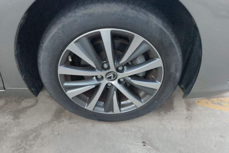Used Lexus ES 2020 200 Excellence Edition Right Front Wheel Hub