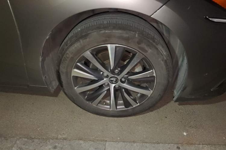 Used Lexus ES 2020 200 Excellence Edition Right Front Wheel Hub